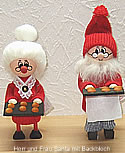 Mrs Santa with baking plate, 16 cm