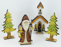 Kleine Kirche aus Holz mit Kerzen, Türkranz, hellbraun, weiß, handbemalt, h 14 cm