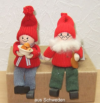 Schwedischer, sitzender Santa mit Lebkuchen
