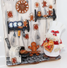 Weihnachtsbäckerei, Miniaturküche mit altem Holzofen, Lebkuchen, Köchin, zum Stellen oder Hängen, handbemalt