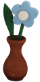 Schwedische Kranzfigur Blume hellblau in Holzvase braun, h 10 cm