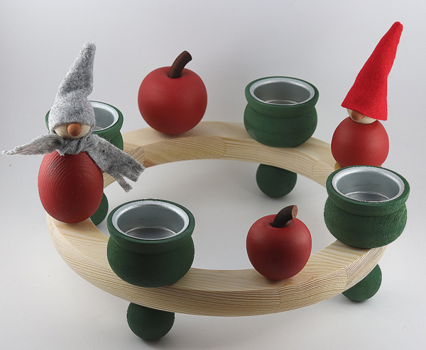 Sebastian Wichtel Sofus auf Teelichterkranz