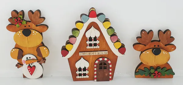 Weihnachtsfiguren lasercut, Rentier mit Schneemann, Rentier mit Illex, Lebkuchenhaus, Steckfiguren Sebastian Holzkranz