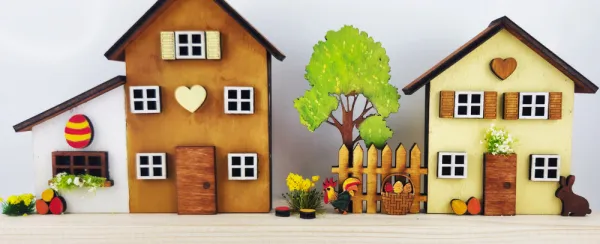 Holzaufsteller Ostern mit Holzhäusern mit Herzen und Osterneiern, künstliche Blumendekoration, Frühlingsbaum