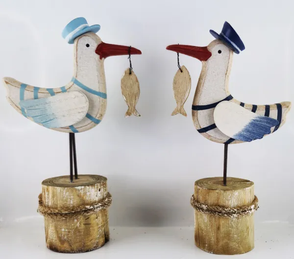 Holz Vogel Matrose auf Poller mit Fisch, h 20 cm, 2 Farbvarianten hellblau/blau weiß