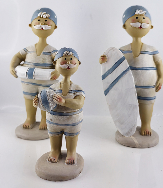 Badefiguren mit Surfbrett, Schwimmring Wasserball, hellblau weiß