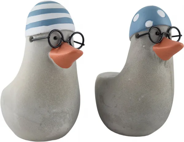 Ente Erna mit weiß/blauer Bademütze, schwimmend