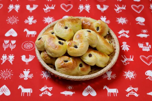 Bengt & Lotta Tischläufer Lotta's Christmas Lottas Weihnachten rot 45x150 cm