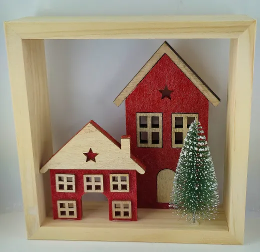 Weihnachts-Holzhäuser rot im Kieferholz Rahmen mit Tanne 18x5xH18cm