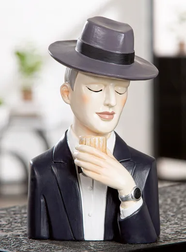 Gilde kleine Figur Mann Gentleman mit Wiskyglas, schwarzem Hut und Anzug, Fliege H 19 cm