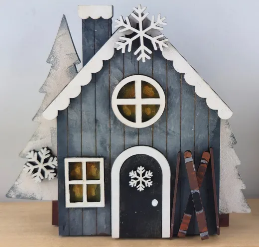 Kranzfigur Winterhaus Schneehaus Ski Schneetannen Schneeflocken dunkelgrau h 10 cm