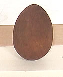 Großes, schwedisches Holz-Osterei dunkelbraun, h 6 cm, Kranzfigur