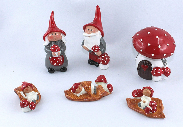 Schwedische Wichtelfrau Skoglund, rot/grau, H 9 cm