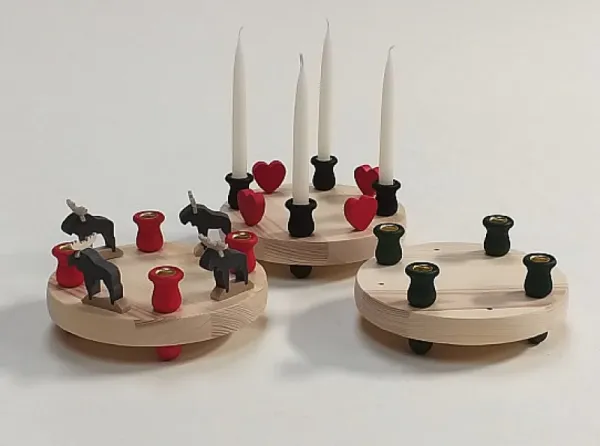 Sebastian design Kerzenplatte mit 4 Stecklöchern für kleine Steckfiguren, in unterschiedlichen Farben