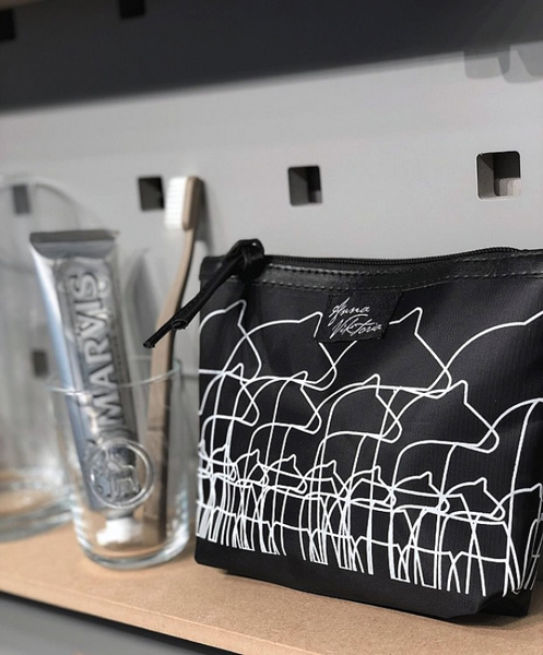 schwedische Kulturtasche/Schminktasche Dalapferde, schwarz, 20x15x5 cm