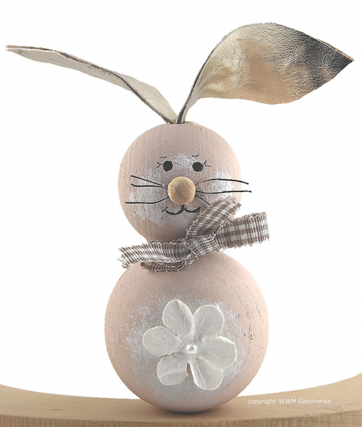 Holz - Osterhase Vater mit goldenen Metallic Kunstlederohren/Blume/beige, h 8 cm