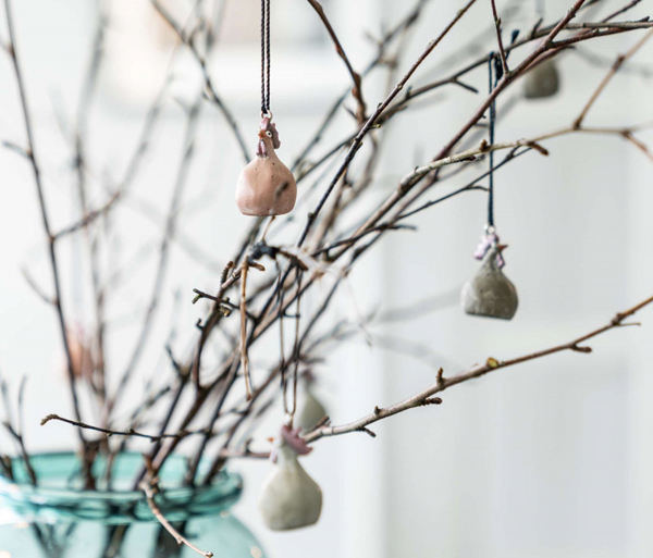 Nääsgränsgarden Set 6 hängende Hennen, hellgrau, teracotta, grau, H 4 cm