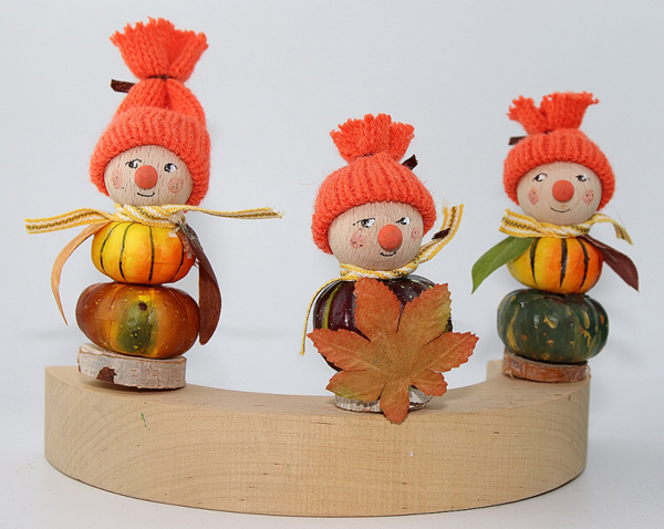 Steckfigur Kürbiswichtel mit Strickmütze orange, für Sebastian Holzkränze