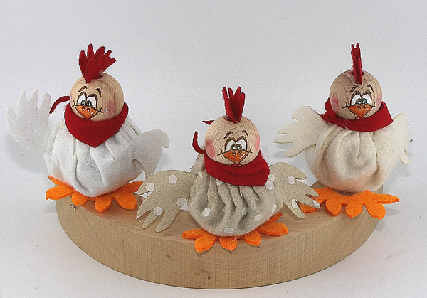 Holzfigur Gockel beige mit Tupfen, H 8 cm, für Holzkränze