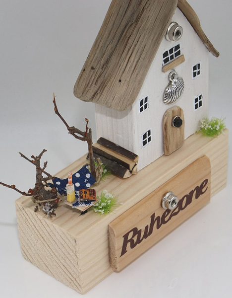 Holzlandschaft 'Ruhezone' Treibholzhaus mit Hängematte