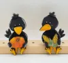 Kranzfigur großer Rabe sitzend mit Maiskolben 3D schwarz orange Herbstdekoration h 9 cm