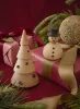 Dekorative Holzfiguren kleiner Schneemann und Holztanne mit Geschenken