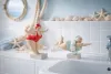 GILDE Tante Elli – zwei nostalgische Badefiguren im Set, roter gepunkteter und grüner Badeanzug mit Schwimmring, Kunstharz