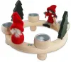 Schwedischer Teelichterkranz natur, Steckfiguren Wichtel graubart, sitzende Wichtelfrau, Tannenbaum grün