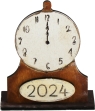Silvester, Neujahr - Alte Uhr mit Schild 2024, braun, h 6,5 cm, handbemalt
