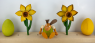 Holz Narzisse mit Blütenumrandung, gelb/dunkelgrün, h 10,5 cm, handbemalt