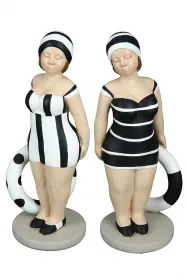 Gilde große Figur, Badenixe Becky, Kunstharz, schwarz, weiß, H. 21 cm, Schwimmring gepunktet oder gestreift Gilde große Figur, Badenixe Becky, Kunstharz, schwarz, weiß, H. 21 cm, Schwimmring gepunktet oder gestreift